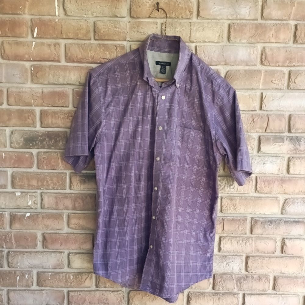 Van Heusen button down shirt w pocket